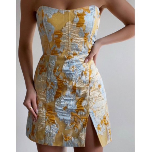 Showpo. Dresses & Skirts - NWT Showpo Brailey Mini Strapless Dress In Blue Jacquard US 4
